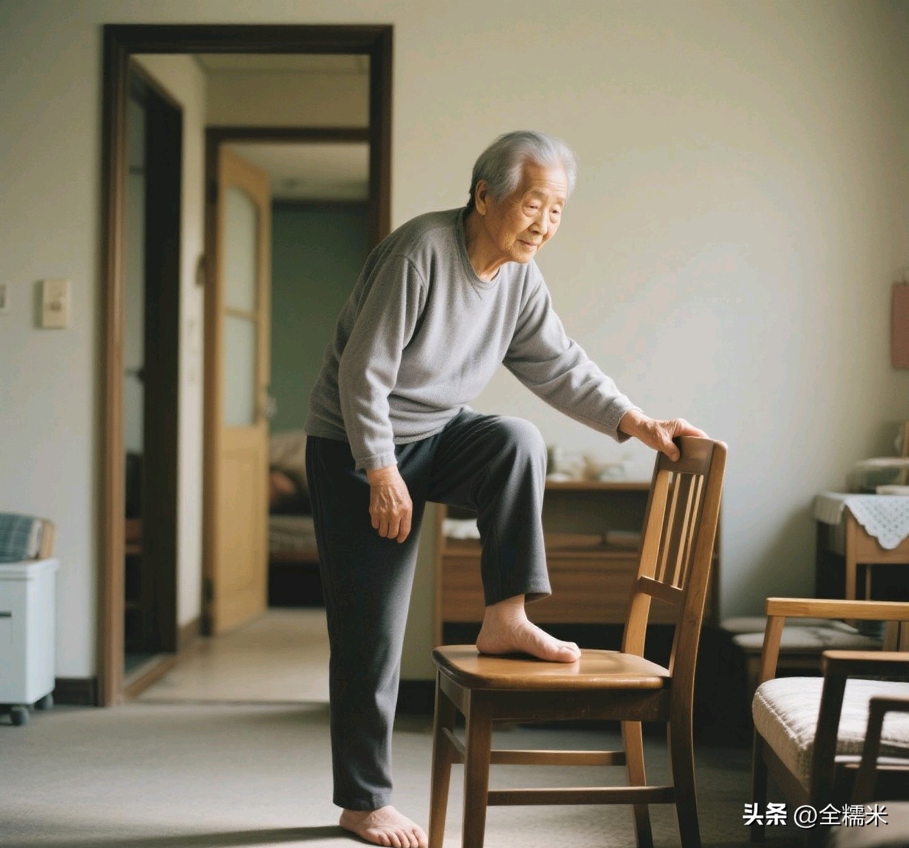 防跌倒关键肌训练_股四头肌训练椅_居家老年人肌肉保护锻炼