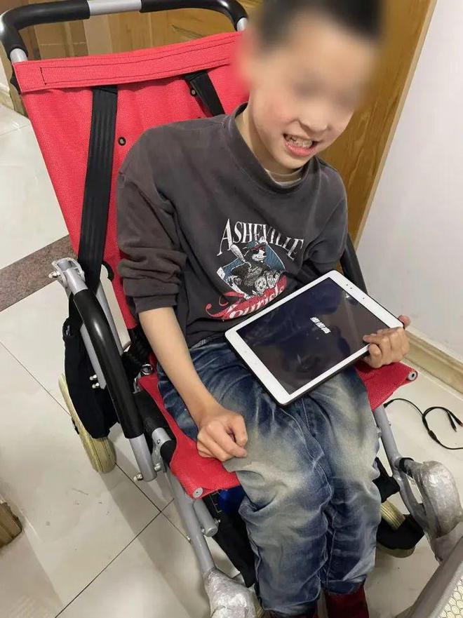 佩梅病儿童轮椅捐赠_杜氏肌营养不良症姿势座椅轮椅_股四头肌训练椅