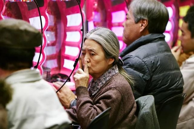 大众健身广场舞蹦迪摇_大众广场舞不是闹着玩_大众化的广场舞