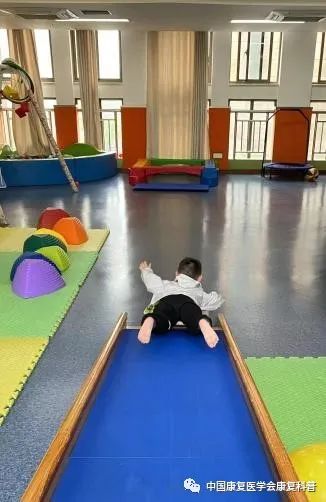 感统训练单腿椅_儿童感觉统合游戏大全_感觉统合训练方法