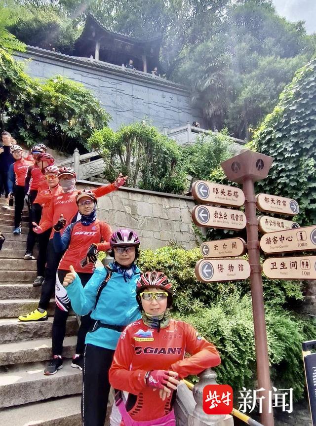 健身手套 大了_健身手套小还是大点好_健身手套的戴法