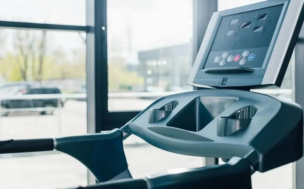 跑步机设置技巧_户外跑VS跑步机_买什么牌子跑步机好