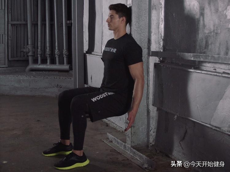 恶魔之椅靠墙蹲_股四头肌训练椅_腿部塑形自重运动