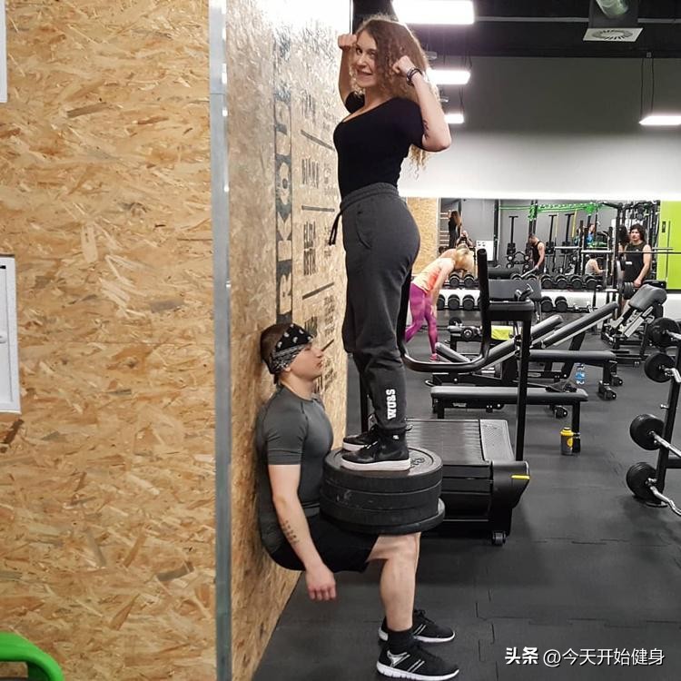 股四头肌训练椅_腿部塑形自重运动_恶魔之椅靠墙蹲