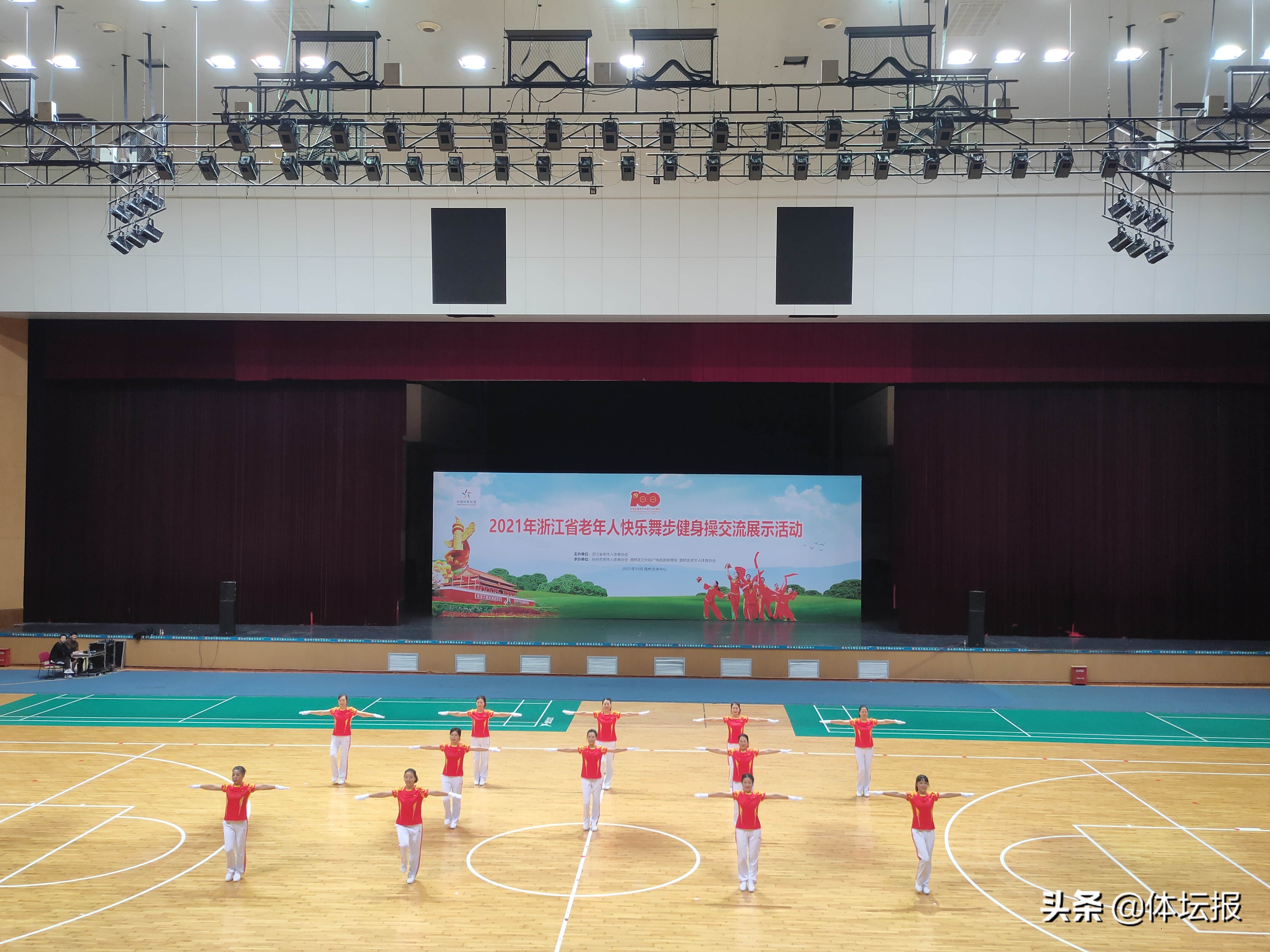 快乐舞步佳木斯操老年健身项目_全省老年人快乐舞步佳木斯操交流活动_佳木斯快乐舞步mp3免费下载