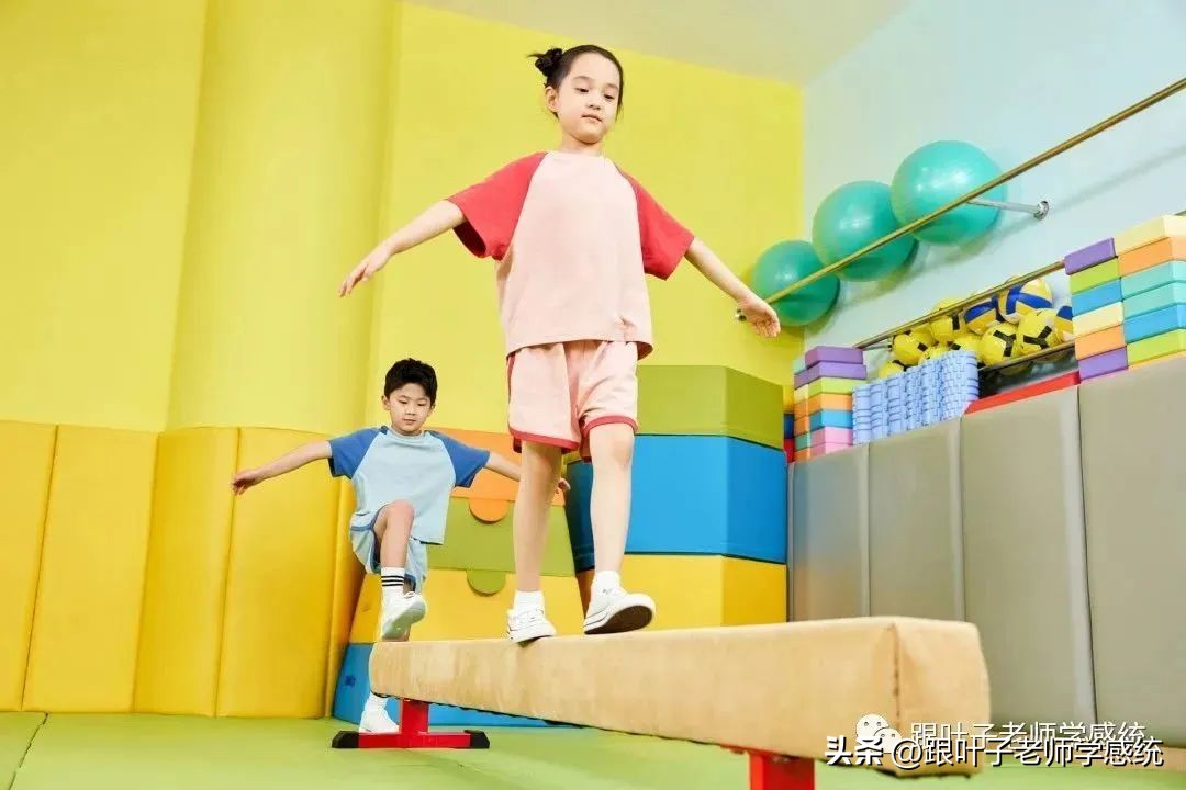 感统训练单腿椅_感统课独脚凳的目的_椅子练腿