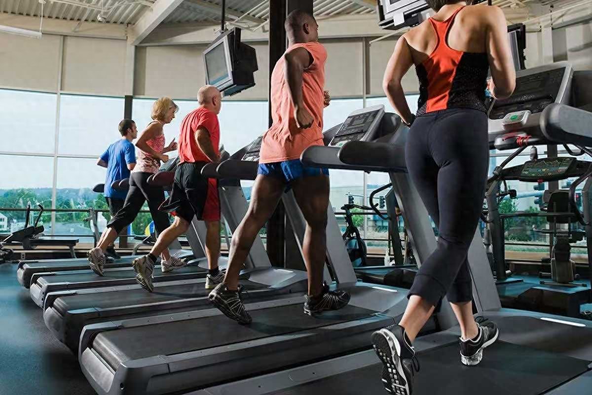 坡度高跑步机选购_跑步机爬坡减脂效果_跑步机什么牌子好家用