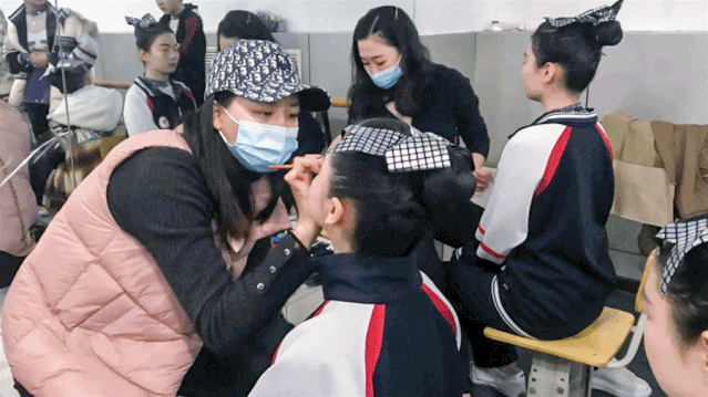 丰台区中小学校健美操比赛_健美操拉拉队表演视频_北京市中小学生啦啦操比赛