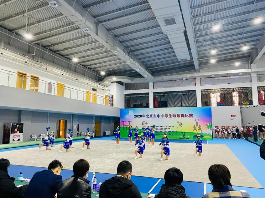 丰台区中小学校健美操比赛_北京市中小学生啦啦操比赛_健美操拉拉队表演视频