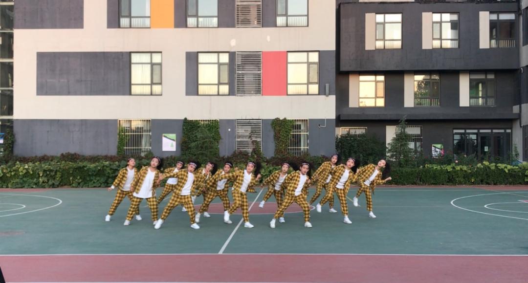 健美操拉拉队表演视频_丰台区中小学校健美操比赛_北京市中小学生啦啦操比赛