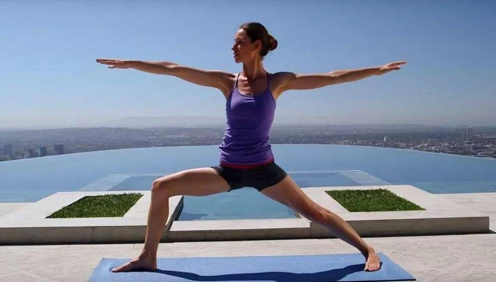 夏日健身 瑜伽_常见瑜伽体式功效_瑜伽体式功能介绍