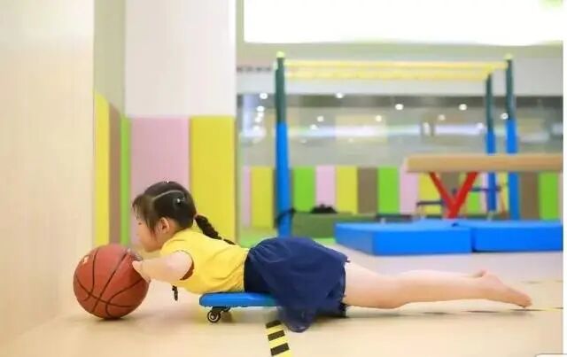 感统训练单腿椅_感统训练器材滑滑梯滑板趴_感统训练器材种类及作用