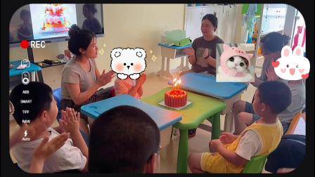 祝武汉心之初特殊教育托班奕奕6岁生日快乐!生日快乐,我们的小勇士!你用你的方式教会我们爱与耐心。愿你的未来充满温暖的拥抱、欢笑和无条件的爱