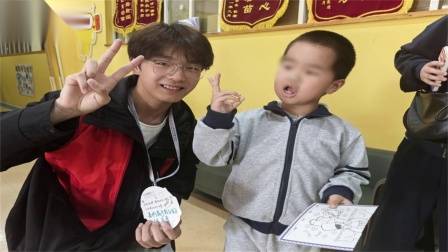 心之初世界孤独症关注日系列活动-心之初教育洪山校区与武汉学院青年志愿者协会永冀服务队开启了为期两天的“蓝色孤独行动,点亮希望星灯”世界孤独症日系列活动。