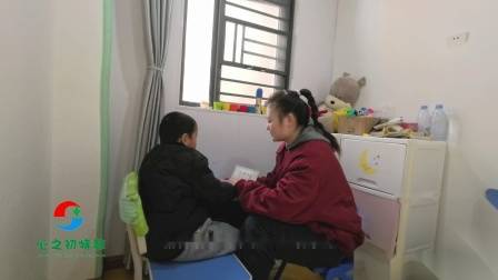 自闭症儿童家庭干预课题记录:舒尔特方格 加强孩子对唱数的熟悉度,提升注意力和专注力。视频来源:心之初特殊教育学校(武汉新洲校区)个训部-陈老师