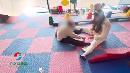 武汉儿童家庭感统训练小游戏:纸杯扣球-锻炼孩子视觉追踪能力及反应力、专注力,提升空间定位和手眼协调能力-来源:心之初特殊教育学校武汉长江新区阳逻街校区(宝蕊湾)