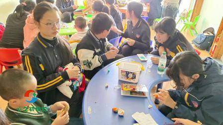 这是一场特殊儿童与普校学生们跨越差异的温暖相遇-它在武汉澳新英才学校和心之初特殊教育学校的孩子们心中种下了爱的种子,为社会的和谐发展注入了一股积极的力量