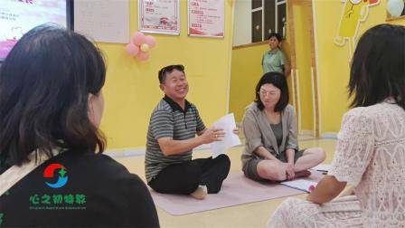 武汉心之初特殊教育学校与TCL公益基金会、武汉华星星光行动公益组织携手举办“让爱喘息,助爱成长”大型家长支持活动,为特儿家庭提供物质与精神支持