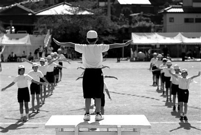 广播体操的好处与作用_第三套有氧健身体操_广播体操起源历史