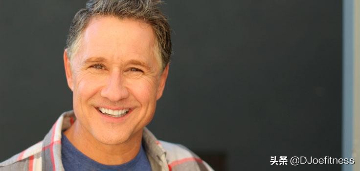 中年男性健身_fitness sport健身单车_规律运动好处