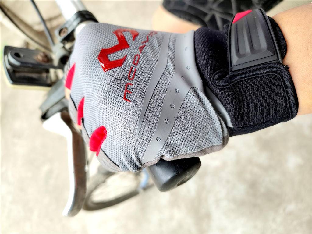 迈克达威半指手套_骑行运动手套_什么牌子的健身手套好