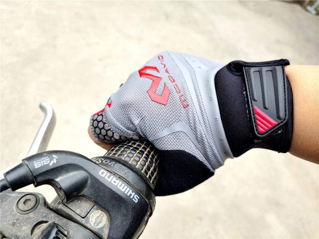 骑行运动手套_迈克达威半指手套_什么牌子的健身手套好