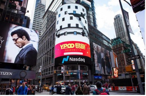 (易跑M9亮相纳斯达克大屏)