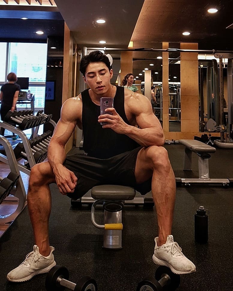 股四头肌训练椅_股四头肌保护膝盖作用_股四头肌训练方法