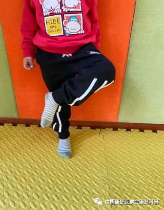 家庭感觉统合游戏_感统训练单腿椅_感觉统合训练小游戏