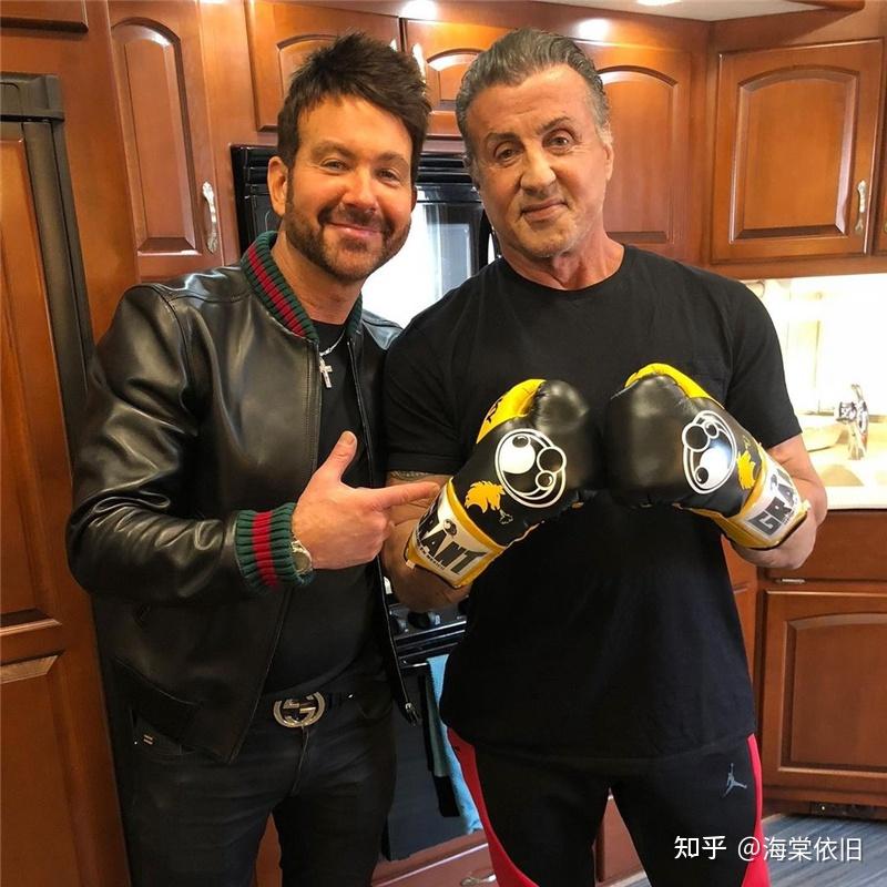 拳击手套选购指南_如何挑选合适的拳击手套尺寸和材质_健身手套 牌子