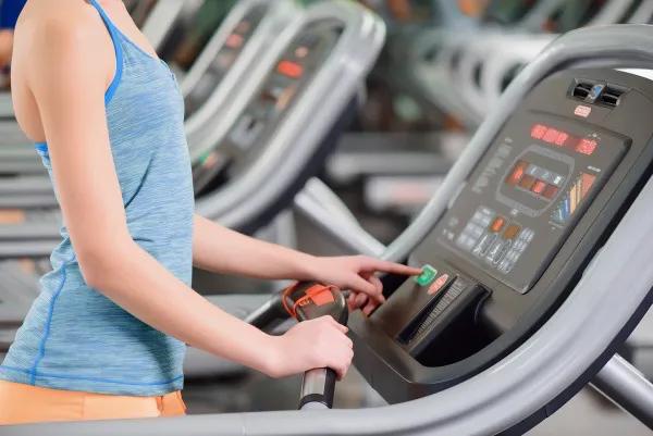 跑步机安全使用_汇康m8跑步机怎么样_跑步机常见伤害预防