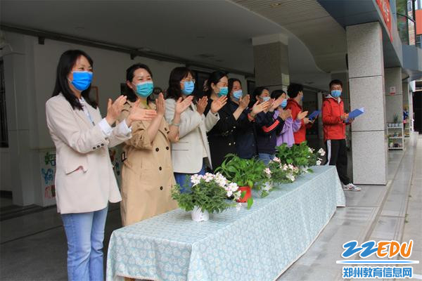 5为小朋友们鼓掌加油