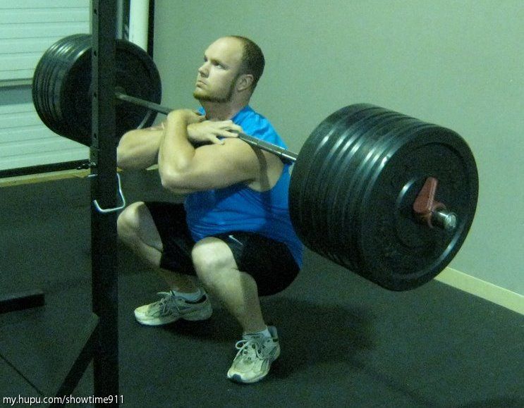 深蹲锻炼股四头肌_颈前深蹲训练教程_股四头肌训练椅