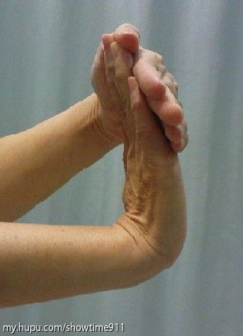 颈前深蹲训练教程_深蹲锻炼股四头肌_股四头肌训练椅