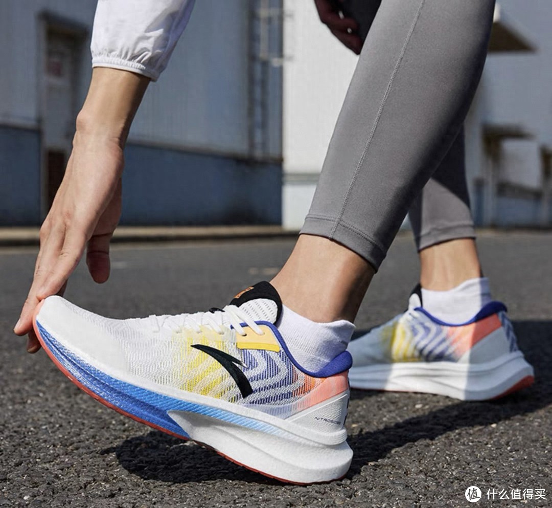 跑鞋300元配置特点_国产跑鞋300元性价比_网上买什么牌子跑步机好？