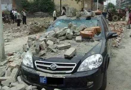 地震时驾车自救_6.5级地震会死人吗_地震中车内逃生技巧