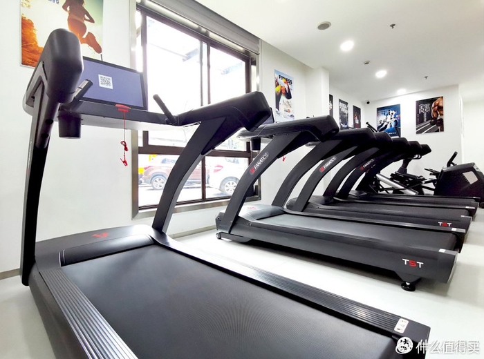 公司健身房设备配置_家用综合训练器 配重_酒店健身器材选择