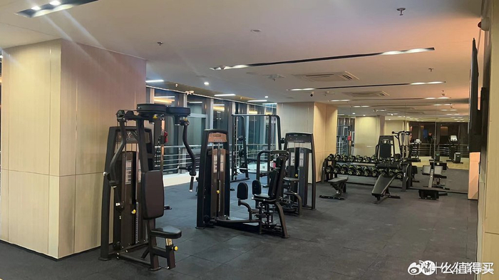 家用综合训练器 配重_公司健身房设备配置_酒店健身器材选择