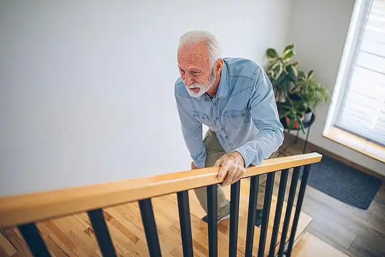 膝盖养护动作指南_股四头肌训练椅_膝盖疼痛缓解训练