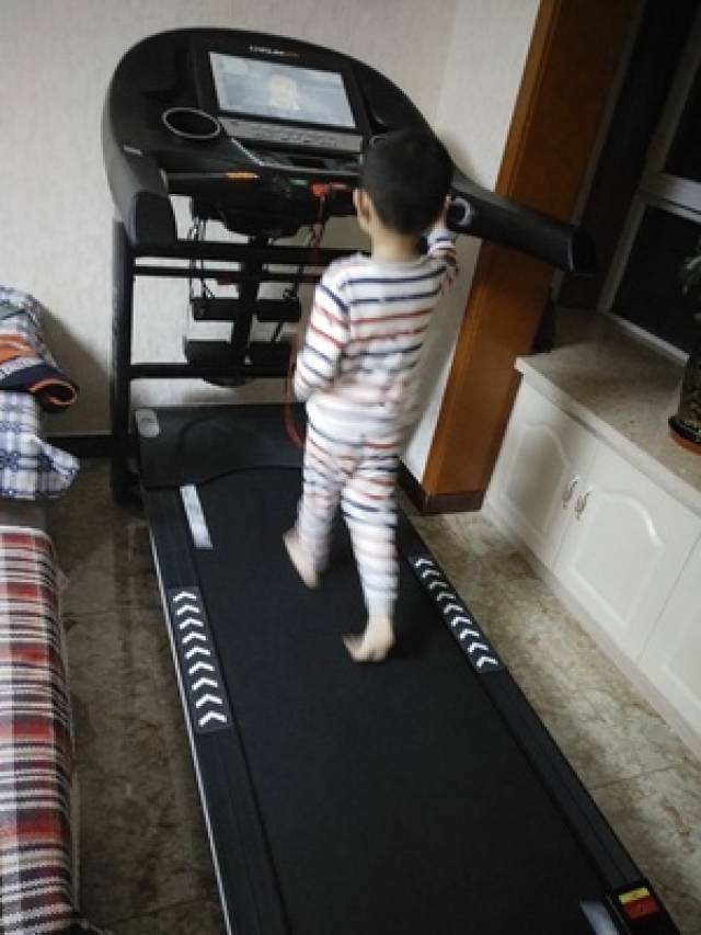 家用跑步机选购指南_跑步机马达功率选择_一万元跑步机什么牌子好