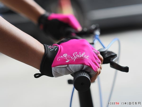 骑行手套防滑透气保护手掌腕关节_骑行手套缓解腕关节压迫_健身手套的作用