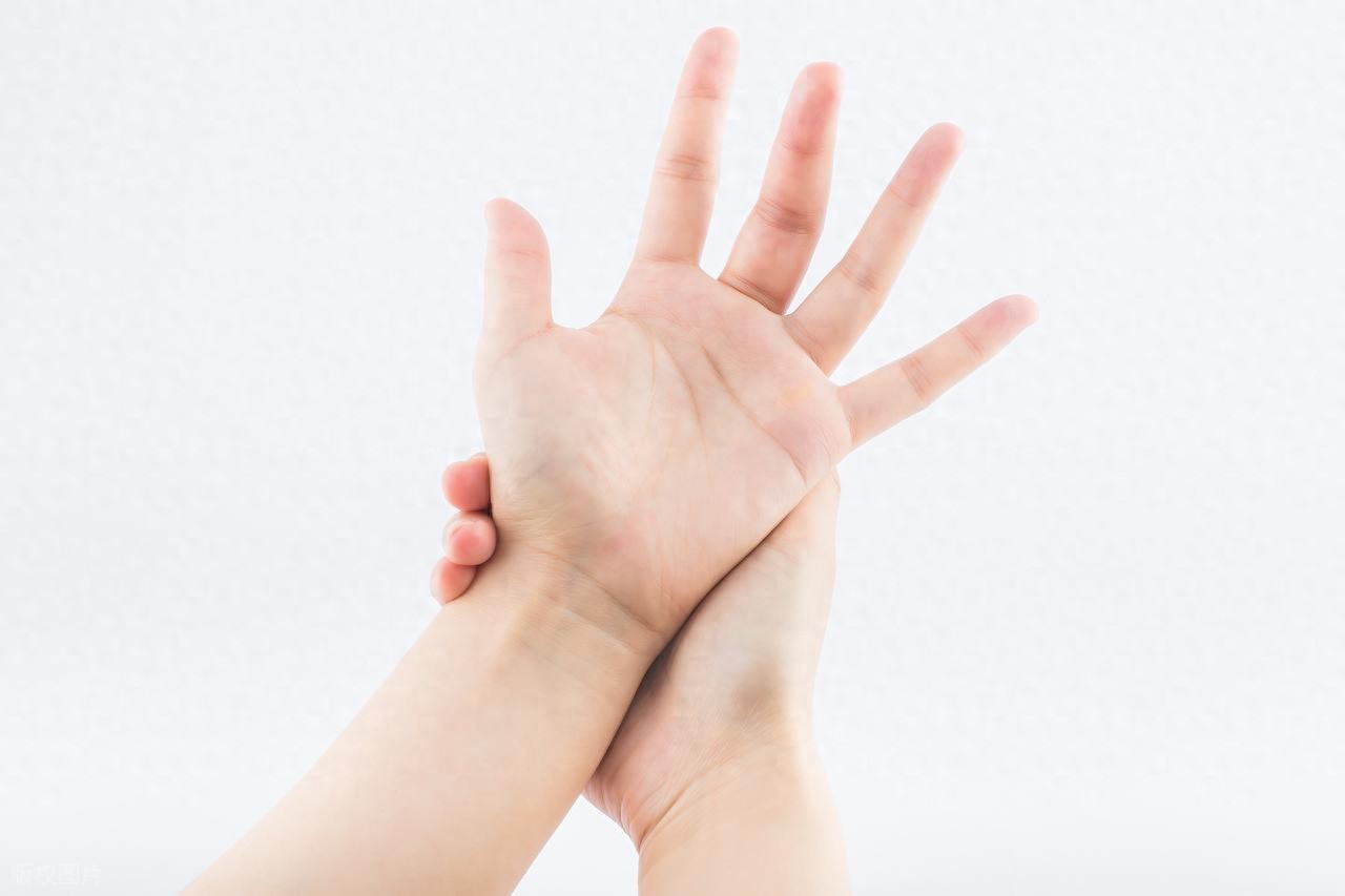 手部血液循环与手套尺寸关系_健身手套 尺寸_冬季手套选择不当导致手僵