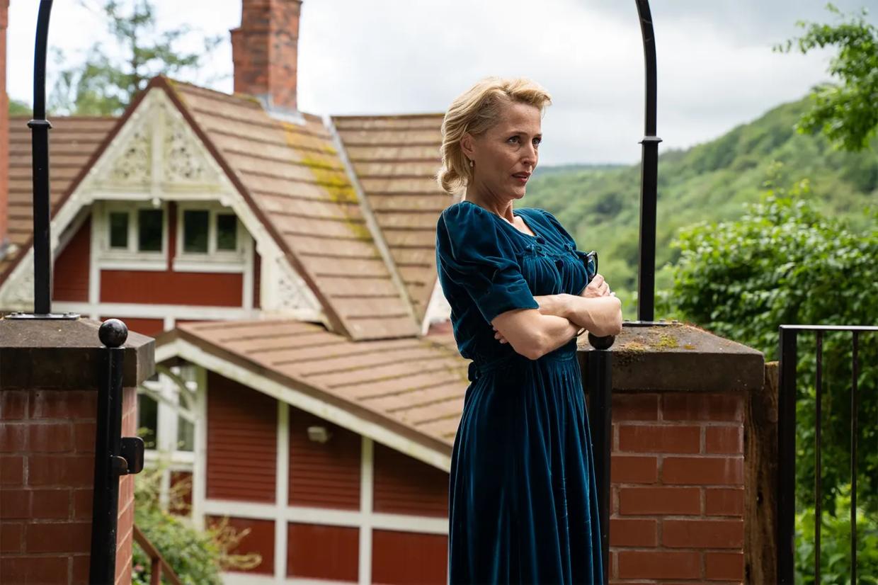 gillian anderson never wear bra_gillian anderson x files career_hsextv hsex.tv